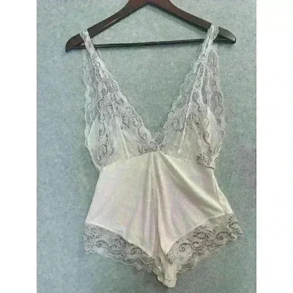 Marilyn Monroe Me Off Negligee Stretchy Lace Bodysuit Lingerie Pink Size M EUC - Picture 16 of 16